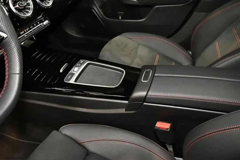 Mercedes-Benz CLA 250 (Clasa CLA) din 2025 cu 13.998 km - oferta MER216237 - foto 11