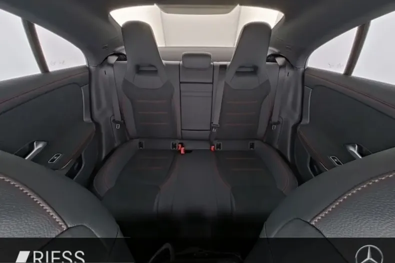 Mercedes-Benz CLA 250 (Clasa CLA) din 2024 cu 4.444 km - oferta MER216239 - foto 7
