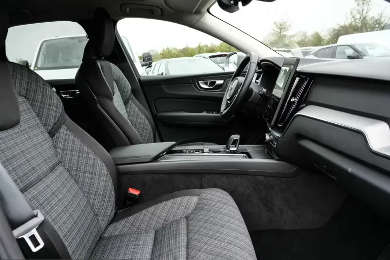 Volvo XC60 din 2025 cu 16.740 km - oferta VOL216242 - foto 9