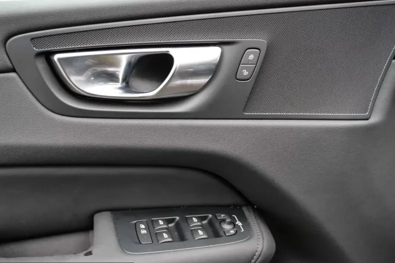 Volvo XC60 din 2025 cu 16.740 km - oferta VOL216242 - foto 13