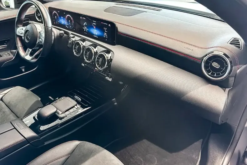 Mercedes-Benz CLA 250 (Clasa CLA) din 2021 cu 39.000 km - oferta MER216244 - foto 8