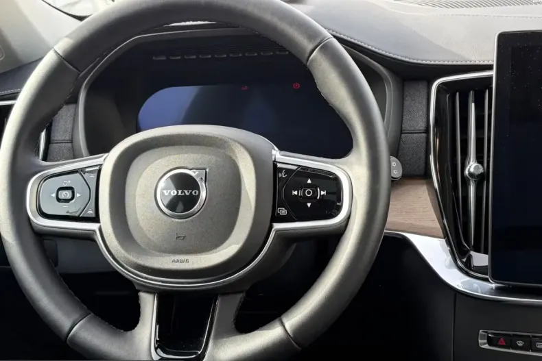 Volvo XC90 din 2025 cu 18.840 km - oferta VOL216251 - foto 9