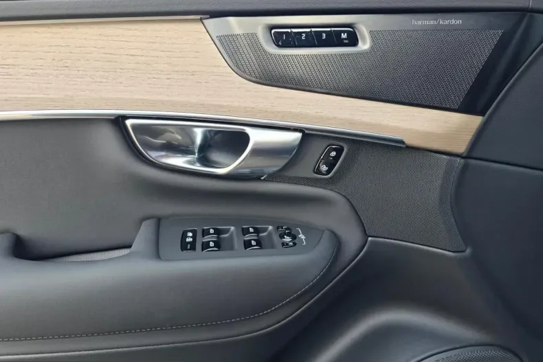 Volvo XC90 din 2025 cu 23.433 km - oferta VOL216256 - foto 13
