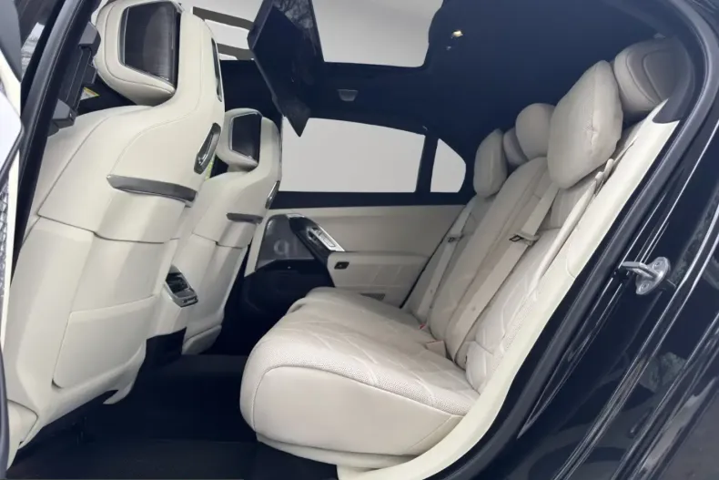BMW M760 (Seria 7) din 2023 cu 17.900 km - oferta BMW216267 - foto 12