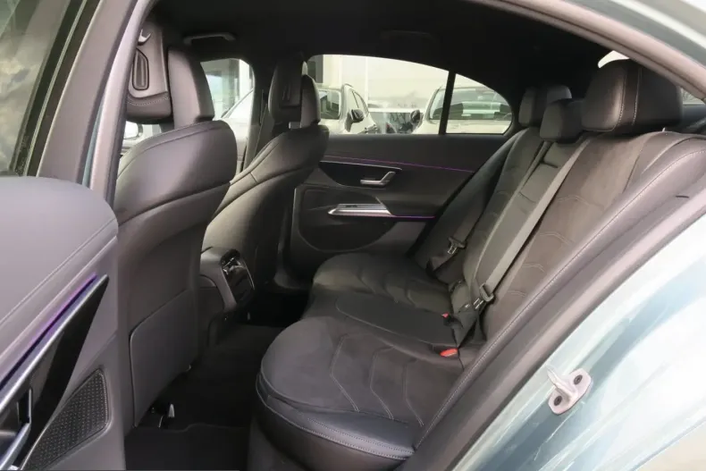 Mercedes-Benz E 300 (Clasa E) din 2025 cu 11.202 km - oferta MER216328 - foto 7