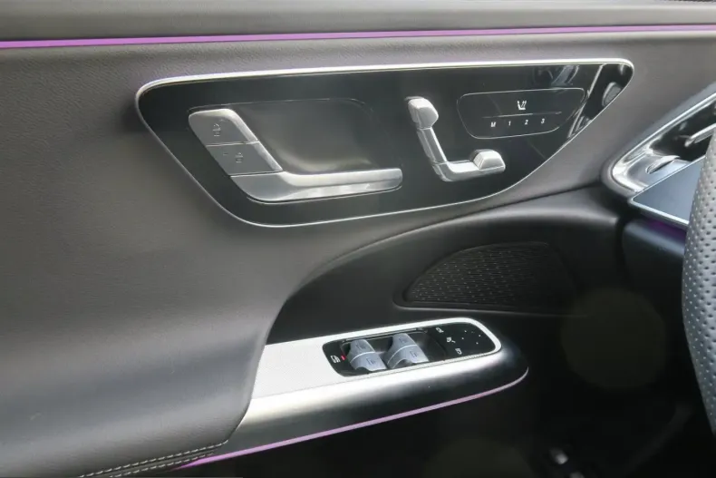 Mercedes-Benz E 300 (Clasa E) din 2025 cu 11.202 km - oferta MER216328 - foto 13