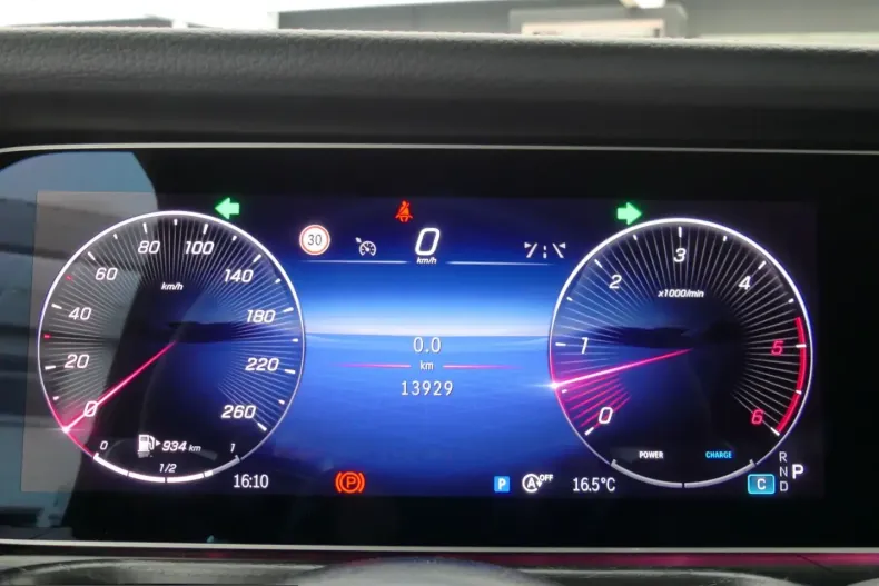 Mercedes-Benz G 450 (Clasa G) din 2025 cu 13.907 km - oferta MER216336 - foto 12