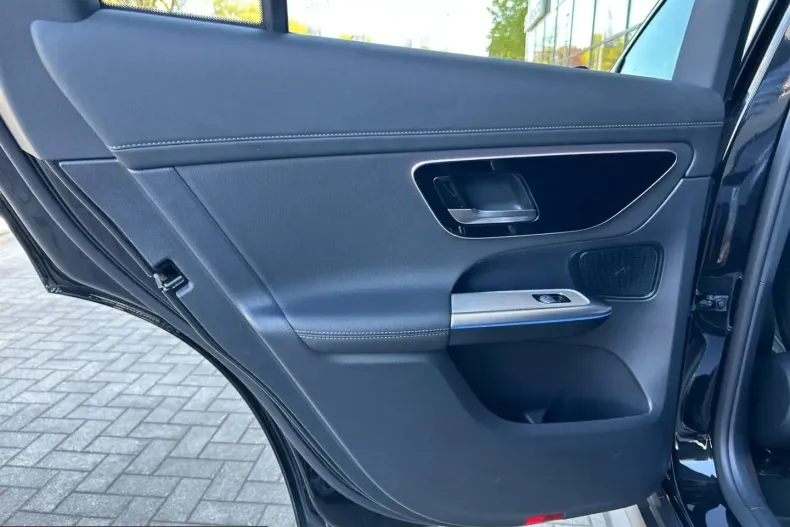 Mercedes-Benz GLC 300 (Clasa GLC) din 2025 cu 12.000 km - oferta MER216378 - foto 16