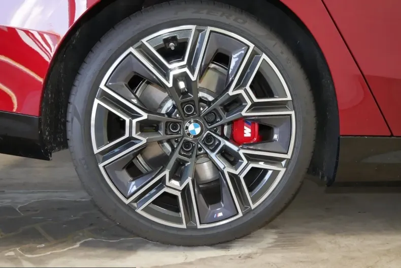 BMW 550 (Seria 5) din 2025 cu 3.700 km - oferta BMW216389 - foto 5