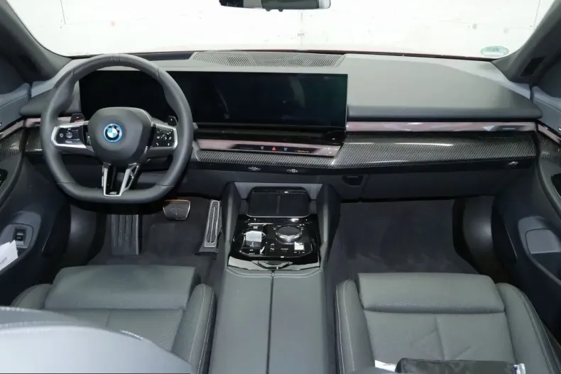 BMW 550 (Seria 5) din 2025 cu 3.700 km - oferta BMW216389 - foto 6