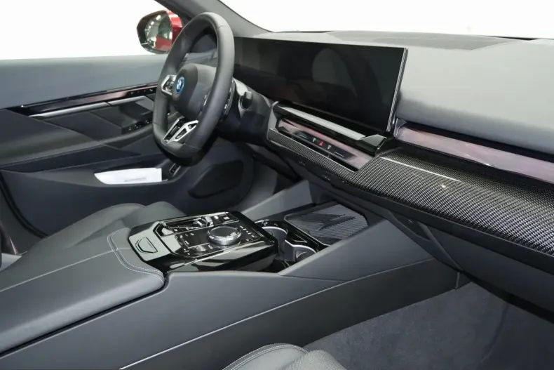 BMW 550 (Seria 5) din 2025 cu 3.700 km - oferta BMW216389 - foto 7