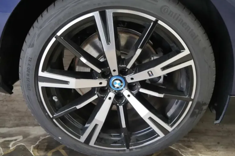 BMW 550 (Seria 5) din 2024 cu 15.474 km - oferta BMW216409 - foto 5