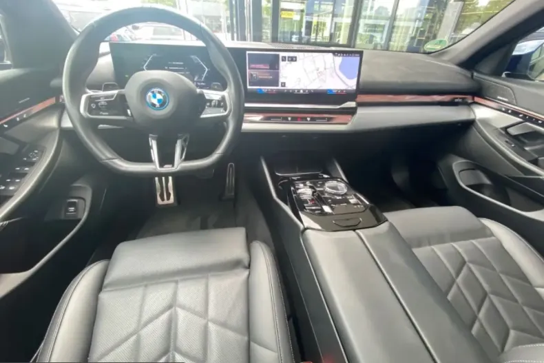 BMW 550 (Seria 5) din 2024 cu 22.161 km - oferta BMW216464 - foto 11