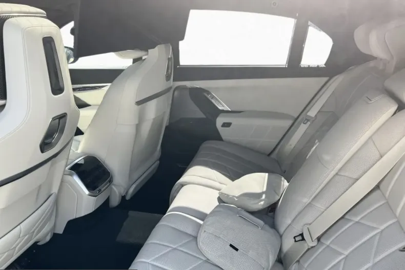 BMW 750 (Seria 7) din 2024 cu 40.493 km - oferta BMW216473 - foto 12