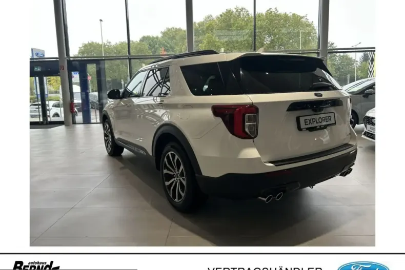 Ford Explorer din 2025 cu 9.875 km - oferta FOR216505 - foto 4