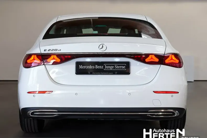 Mercedes-Benz E 220 (Clasa E) din 2025 cu 19.980 km - oferta MER216507 - foto 4
