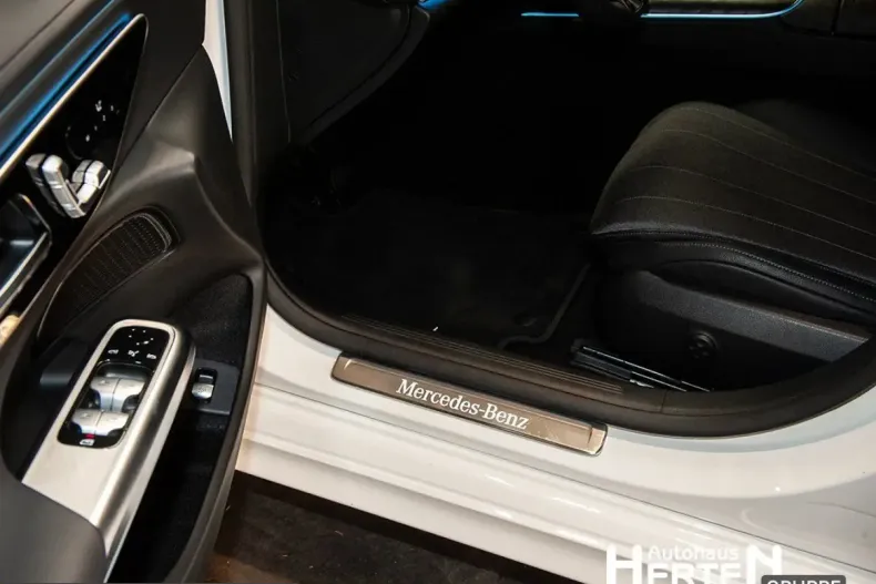 Mercedes-Benz E 220 (Clasa E) din 2025 cu 19.980 km - oferta MER216507 - foto 12