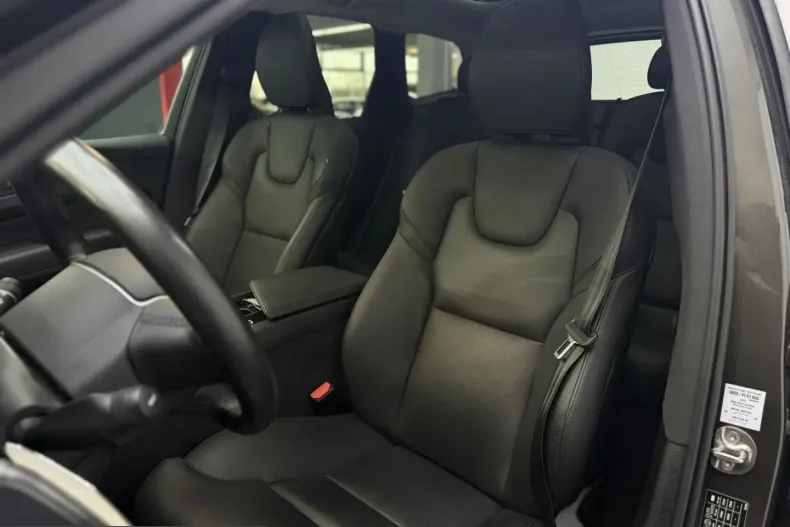 Volvo XC60 din 2022 cu 95.681 km - oferta VOL216508 - foto 13