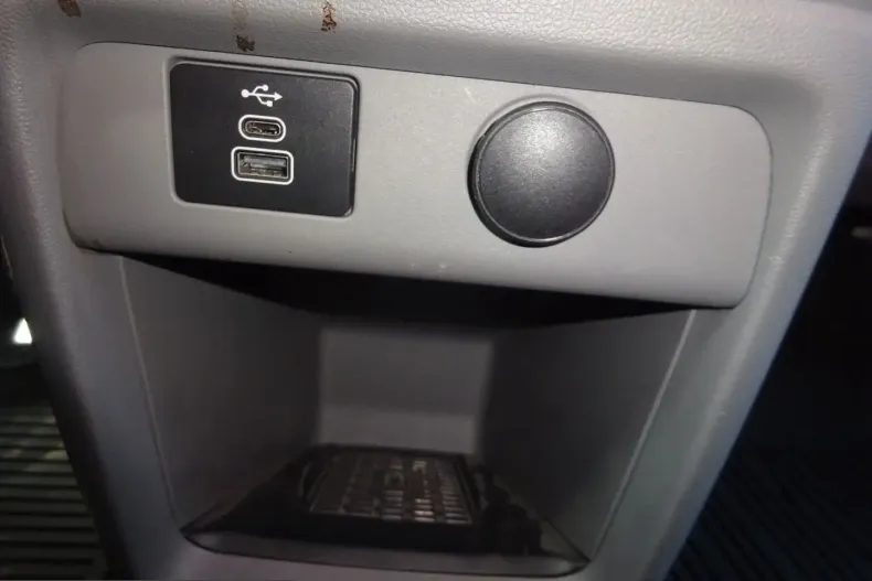 Ford Transit Custom din 2024 cu 12.047 km - oferta FOR216517 - foto 31