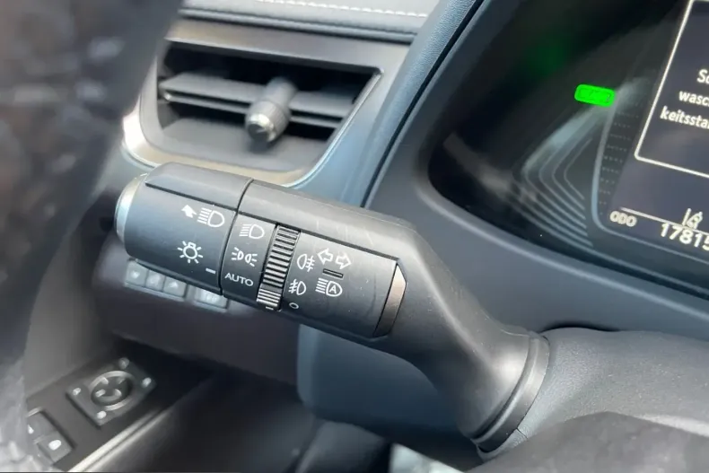 Lexus UX din 2024 cu 17.814 km - oferta LEX216528 - foto 24