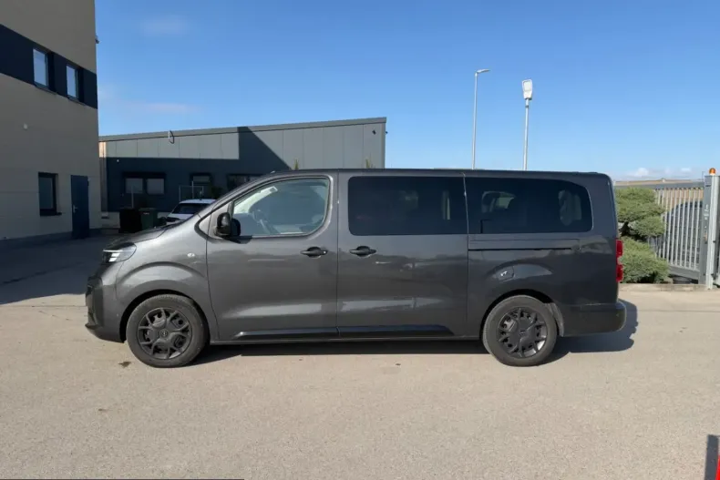 Opel Zafira din 2025 cu 16.243 km - oferta OPE216571 - foto 4