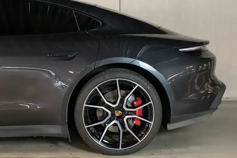 Porsche Taycan din 2024 cu 23.600 km - oferta POR216577 - foto 9