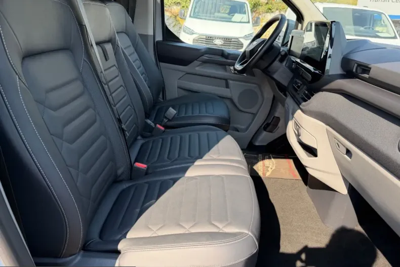 Ford Tourneo Custom din 2025 cu 11.037 km - oferta FOR216583 - foto 25