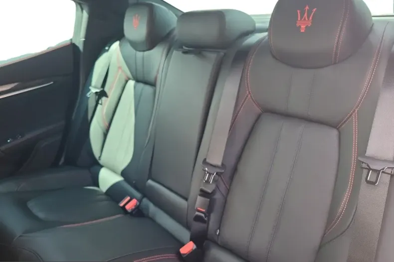 Maserati Ghibli din 2025 cu 22.500 km - oferta MAS216620 - foto 8