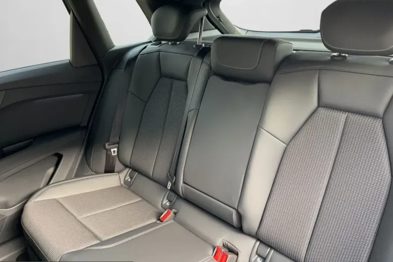 Audi Q4 e-tron din 2025 cu 18.093 km - oferta AUD216637 - foto 14