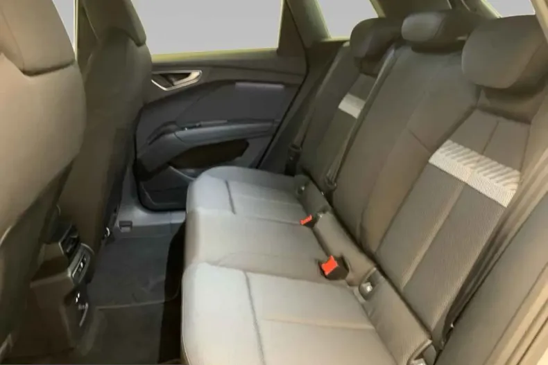Audi Q4 e-tron din 2025 cu 9.900 km - oferta AUD216639 - foto 11