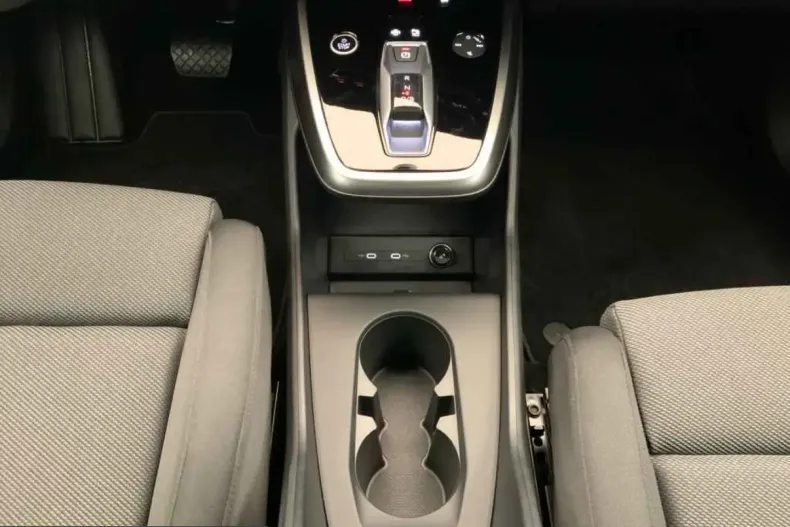 Audi Q4 e-tron din 2025 cu 9.900 km - oferta AUD216639 - foto 13