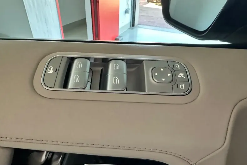 Mercedes-Benz G 63 AMG (Clasa G) din 2023 cu 51.500 km - oferta MER216648 - foto 21