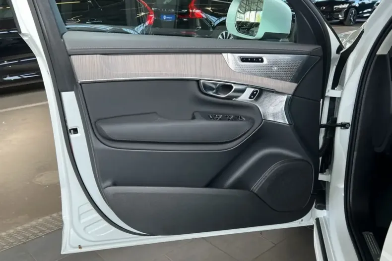 Volvo XC90 din 2025 cu 21.722 km - oferta VOL216746 - foto 17