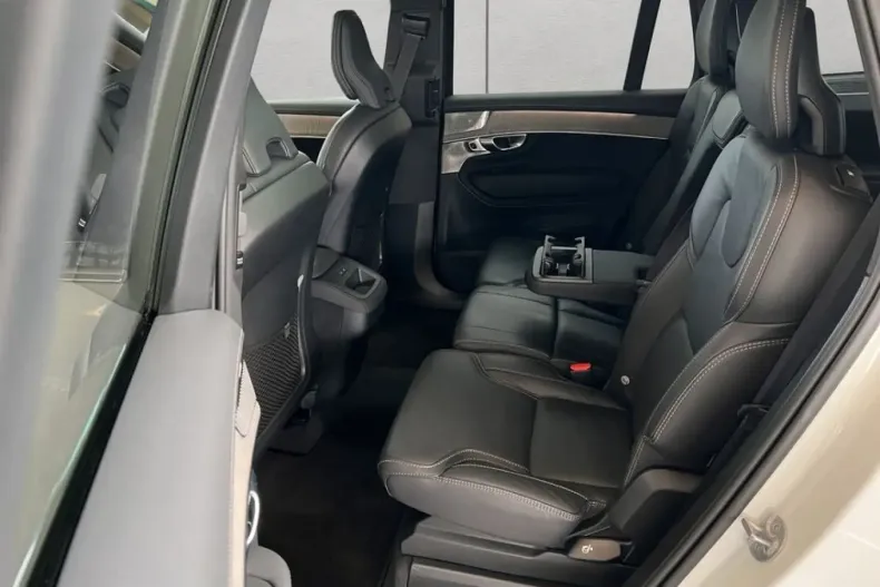 Volvo XC90 din 2025 cu 21.722 km - oferta VOL216746 - foto 18