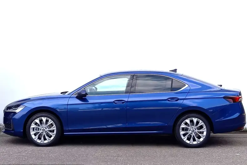 Skoda Superb din 2025 cu 4.000 km - oferta SKO216764 - foto 3