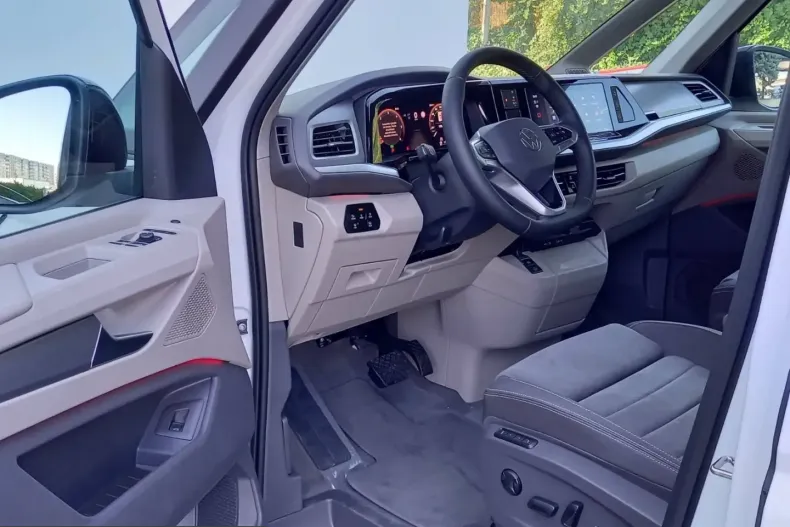 Volkswagen Multivan din 2025 cu 5.000 km - oferta VOL216766 - foto 6