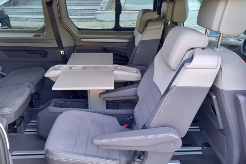 Volkswagen Multivan din 2025 cu 5.000 km - oferta VOL216766 - foto 8