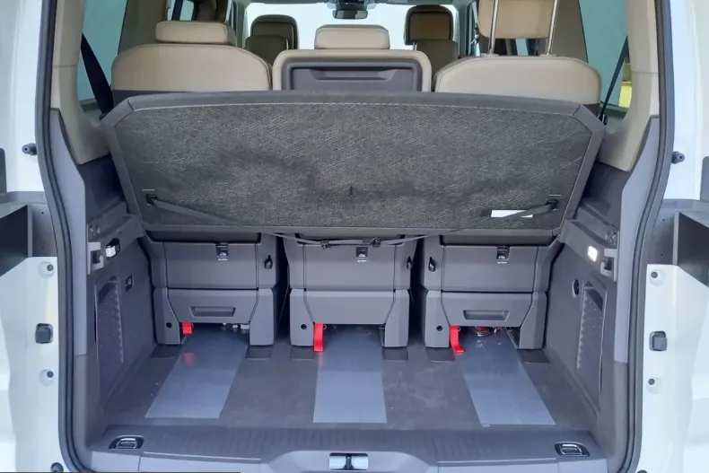 Volkswagen Multivan din 2025 cu 5.000 km - oferta VOL216766 - foto 28