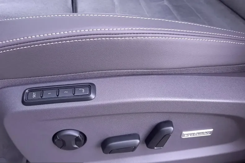 Volkswagen Multivan din 2025 cu 5.000 km - oferta VOL216766 - foto 33