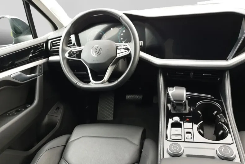 Volkswagen Touareg din 2024 cu 59.228 km - oferta VOL216774 - foto 4
