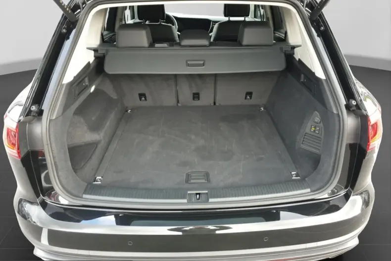 Volkswagen Touareg din 2024 cu 59.228 km - oferta VOL216774 - foto 14