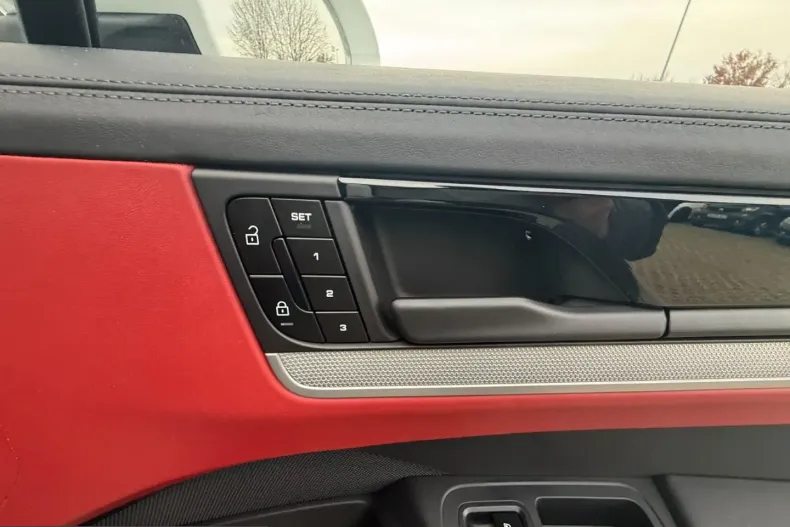 Porsche Cayenne din 2024 cu 13.410 km - oferta POR216787 - foto 35