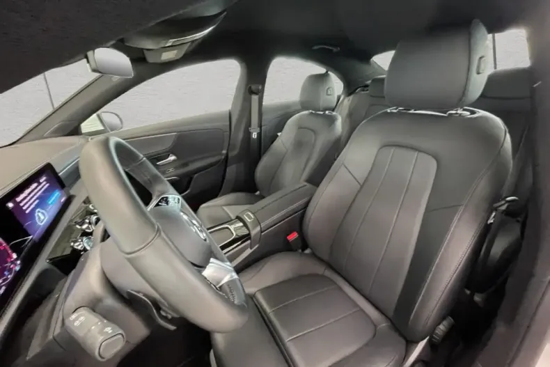 Mercedes-Benz CLA 200 (Clasa CLA) din 2025 cu 24.666 km - oferta MER216800 - foto 10