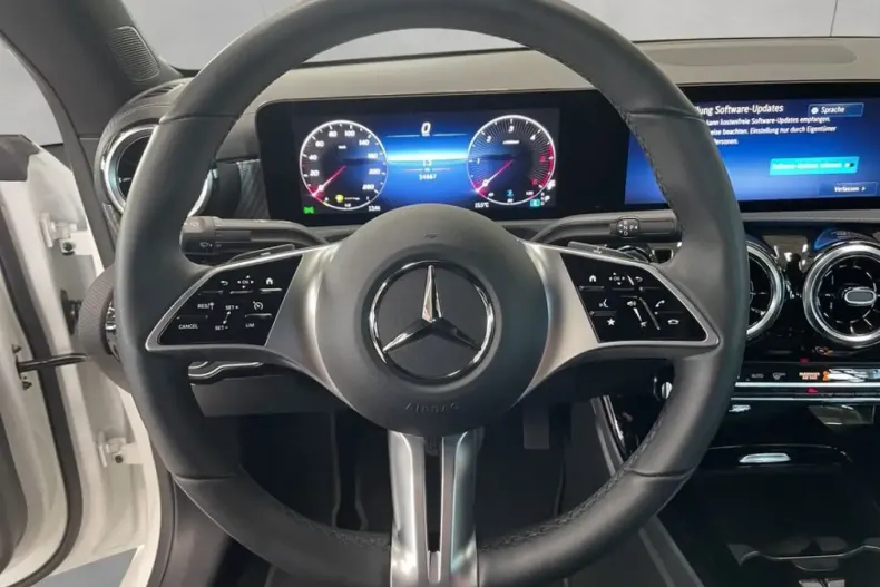 Mercedes-Benz CLA 200 (Clasa CLA) din 2025 cu 24.666 km - oferta MER216800 - foto 11