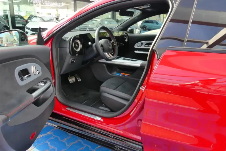 Mercedes-Benz CLA 250 (Clasa CLA) din 2025 cu 15.600 km - oferta MER216814 - foto 3