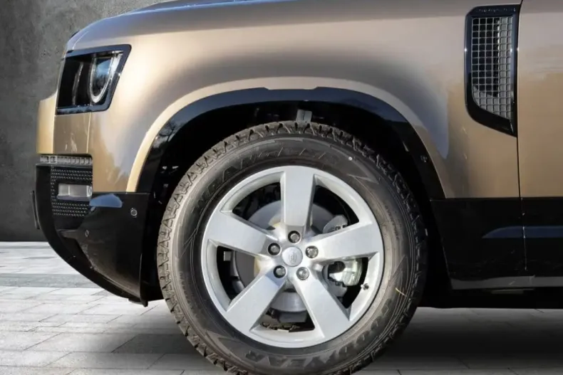 Land Rover Defender din 2025 cu 6.861 km - oferta LAN216875 - foto 6