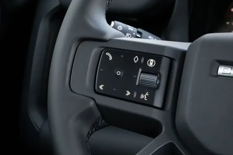 Land Rover Defender din 2025 cu 6.861 km - oferta LAN216875 - foto 12