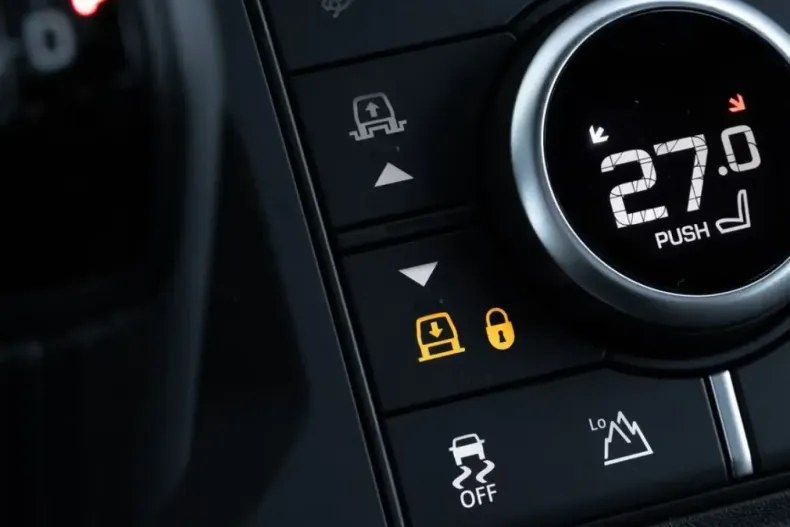 Land Rover Defender din 2025 cu 6.861 km - oferta LAN216875 - foto 17
