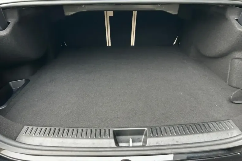 Mercedes-Benz E 300 (Clasa E) din 2025 cu 20.364 km - oferta MER216878 - foto 6
