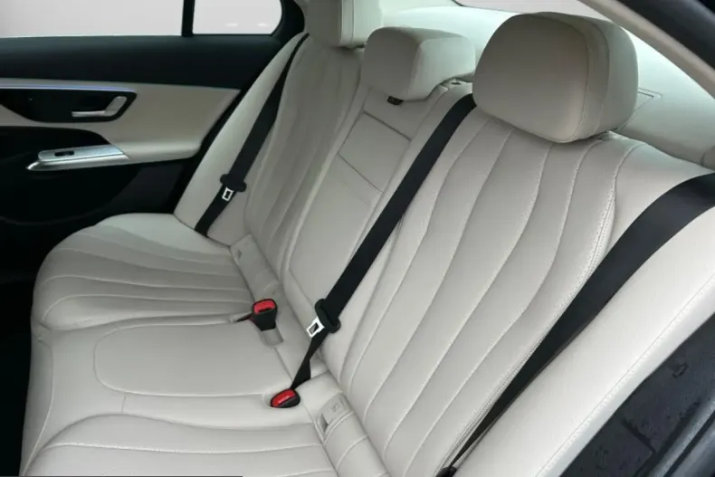Mercedes-Benz E 300 (Clasa E) din 2025 cu 20.364 km - oferta MER216878 - foto 15